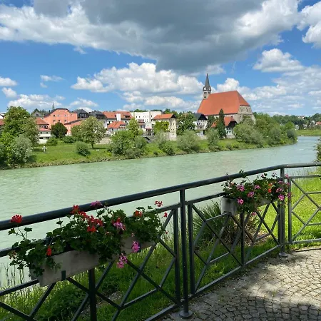 An Der Romantischen Salzachschleife Naehe Salzburg * Laufen